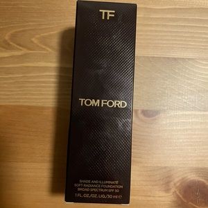 Tom Ford Shade and Illuminate Soft Radiance Foundation in the shade 1.5 Cream